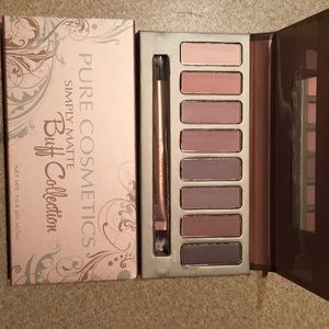 Simply Matte eyeshadow palette.- Buff collection